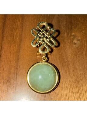 Single Vintage 14k Gold and Jade Earring